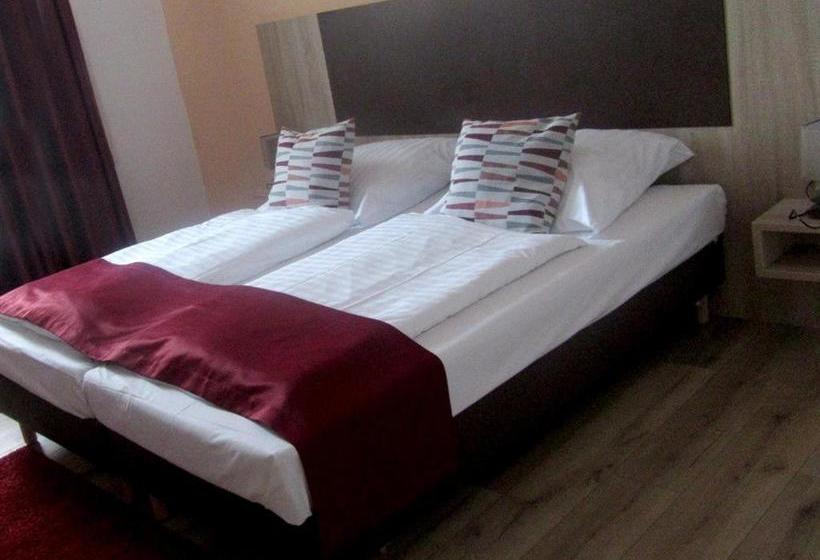 Отель Jetenburger Hof