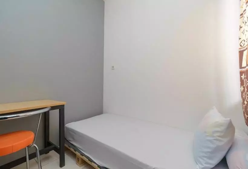 ホテル Koolkost @ Limo Depok (minimum Stay 6 Days)
