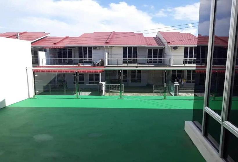 Отель Oyo 90215 Awani Homestay