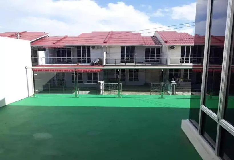 ホテル Oyo 90215 Awani Homestay