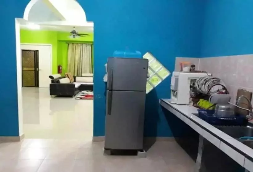 ホテル Oyo 90215 Awani Homestay