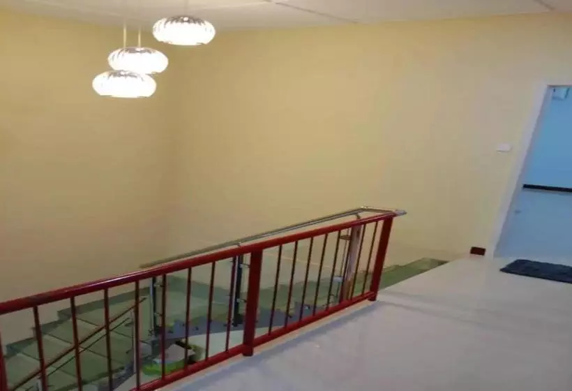 ホテル Oyo 90215 Awani Homestay