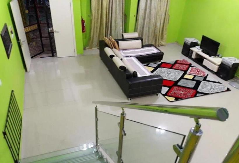 Отель Oyo 90215 Awani Homestay