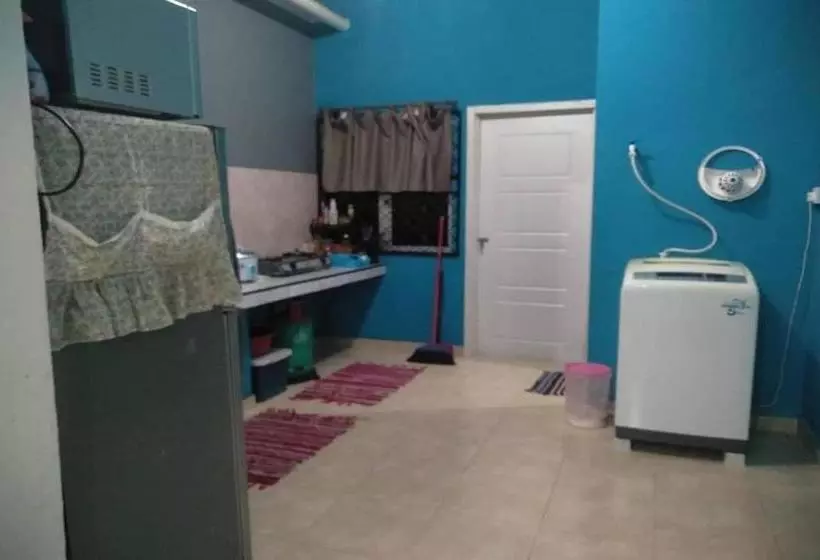 ホテル Oyo 90215 Awani Homestay