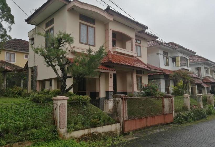 בית מלון כפרי Oyo 90384 Bukit Cipendawa Mc