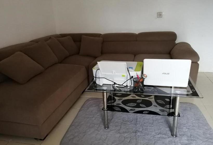 בית מלון כפרי Oyo 90384 Bukit Cipendawa Mc