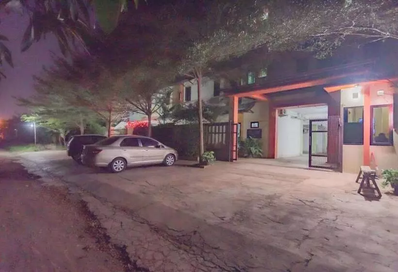 Reddoorz Syariah At Hotel Tiga Er Near Karawang Central Plaza