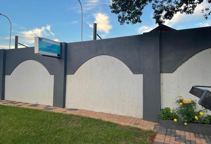 Пансион Martyrs Guest House