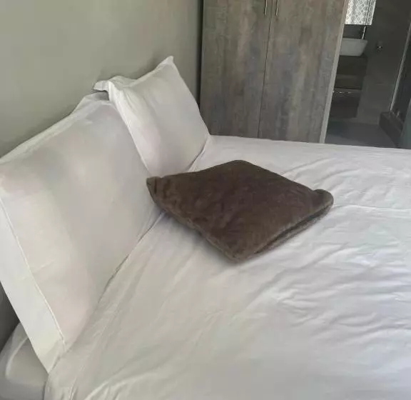 پانسیون Martyrs Guest House