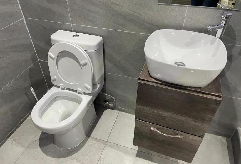 Пансион Martyrs Guest House