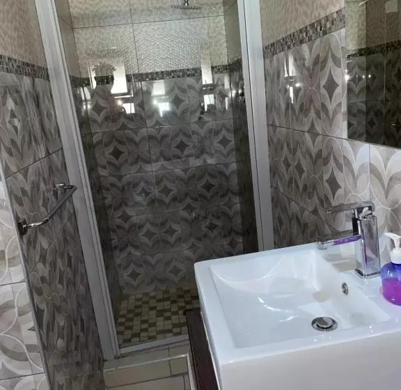 پانسیون Martyrs Guest House