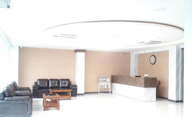 Hotel Dewdrop Yashraj