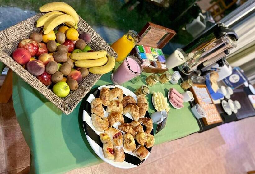 هتل Hosteria Lago Cardiel