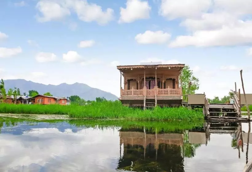 هتل Nairobi Houseboat