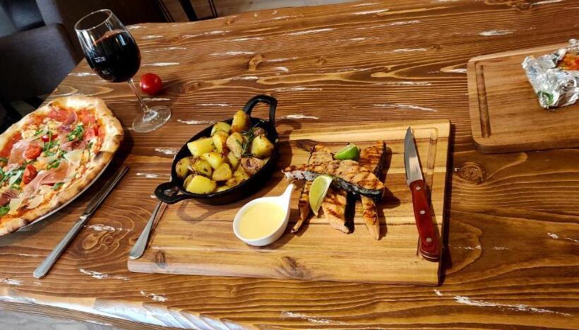 Отель Restaurant Tomahawk