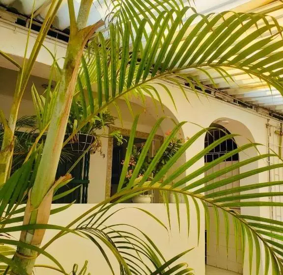 ホテル Tita’s Airport