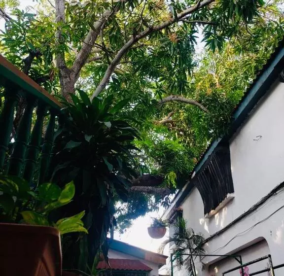 ホテル Tita’s Airport