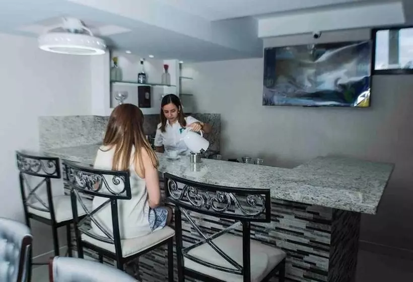 پانسیون Room In Apartment   Malecon Cozy Private Room