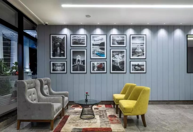 ホテル Aarya Mansion