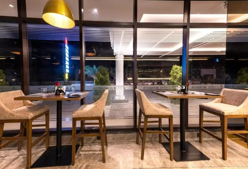 ホテル Aarya Mansion