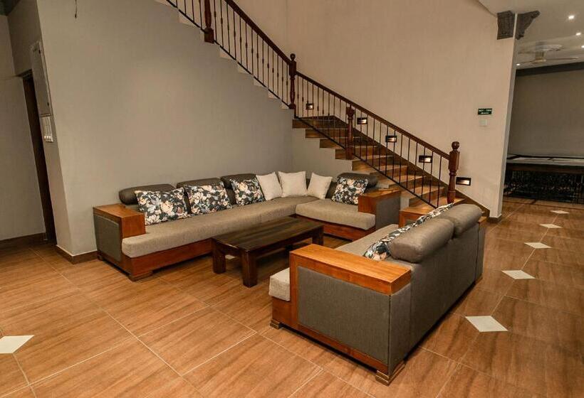 فندق Kings Ridge Kandy