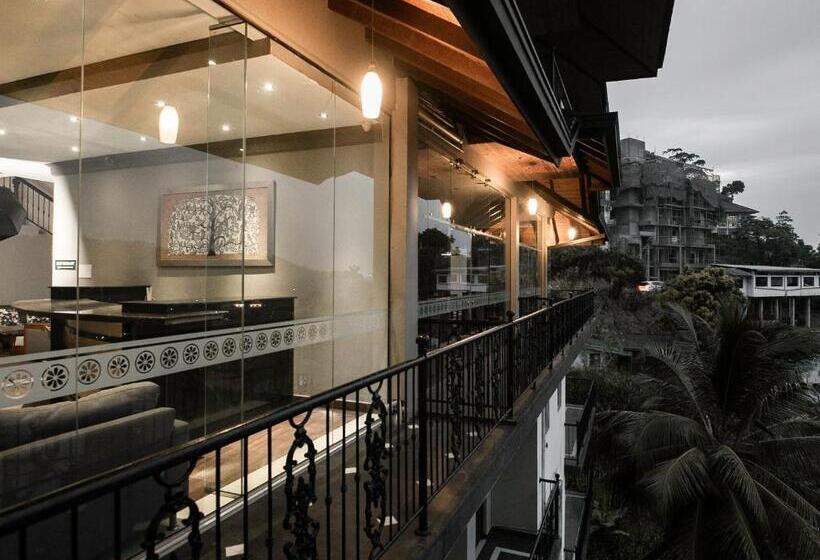 فندق Kings Ridge Kandy