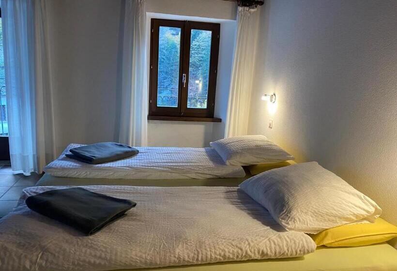 ホテル Osteria Vittoria