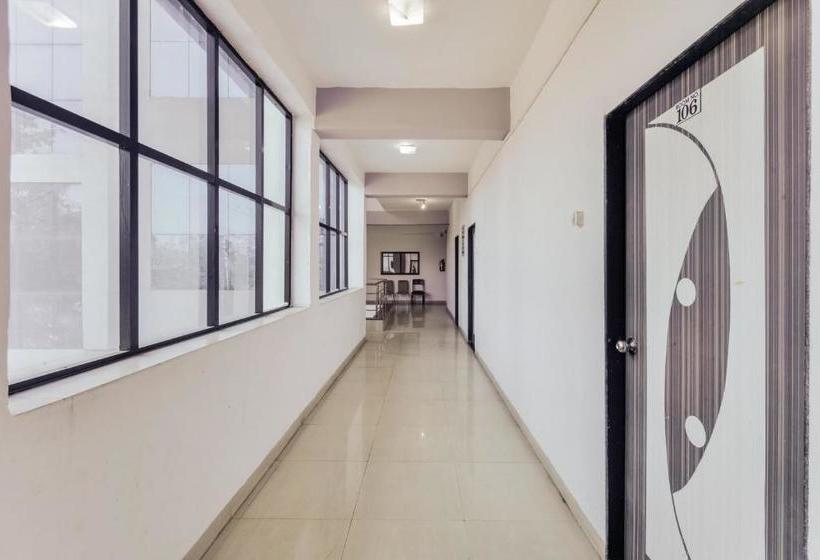 فندق Oyo 79163 Royal Akash Executive