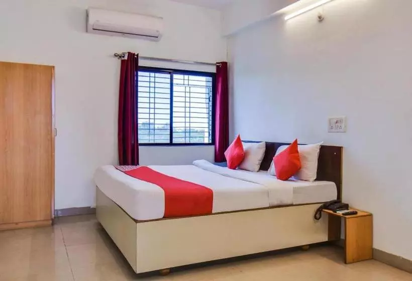 Hotelli Oyo 79163 Royal Akash Executive