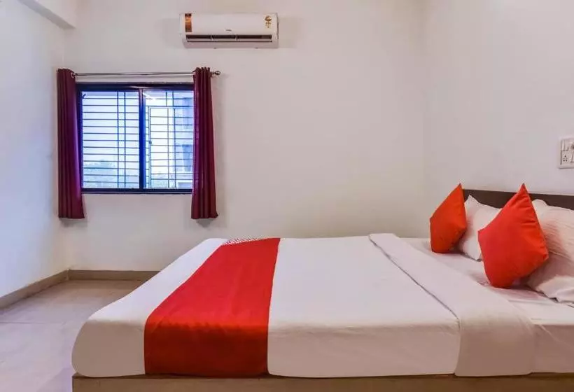 Hotelli Oyo 79163 Royal Akash Executive