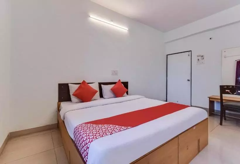 Hotelli Oyo 79163 Royal Akash Executive