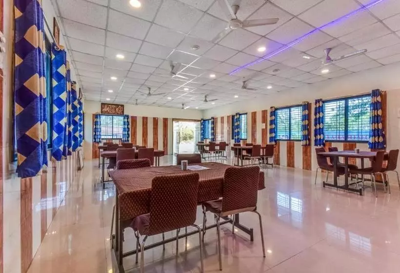 Hotelli Oyo 79163 Royal Akash Executive