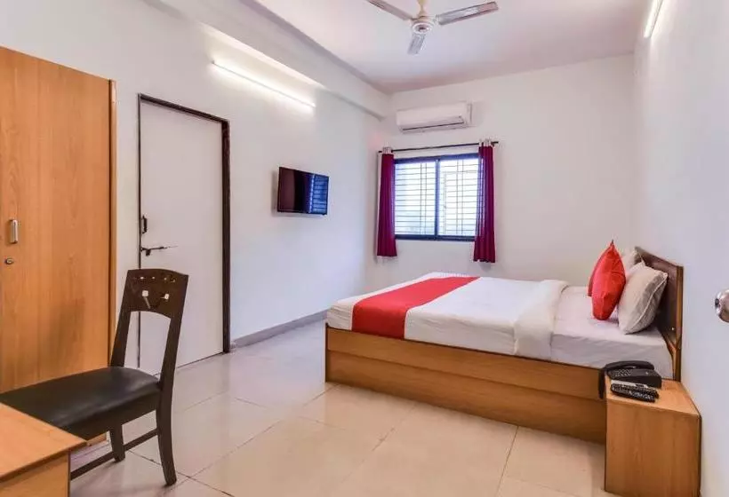 Hotelli Oyo 79163 Royal Akash Executive