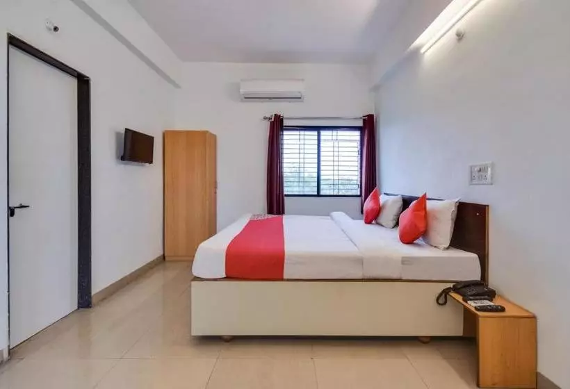 Hotelli Oyo 79163 Royal Akash Executive