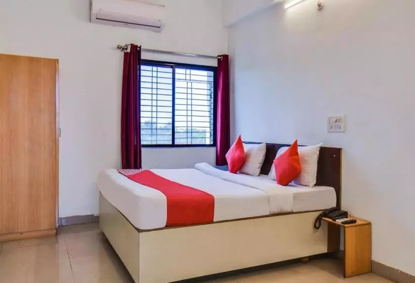 Hotelli Oyo 79163 Royal Akash Executive