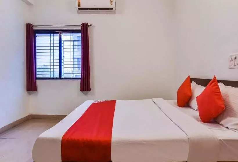 Hotelli Oyo 79163 Royal Akash Executive