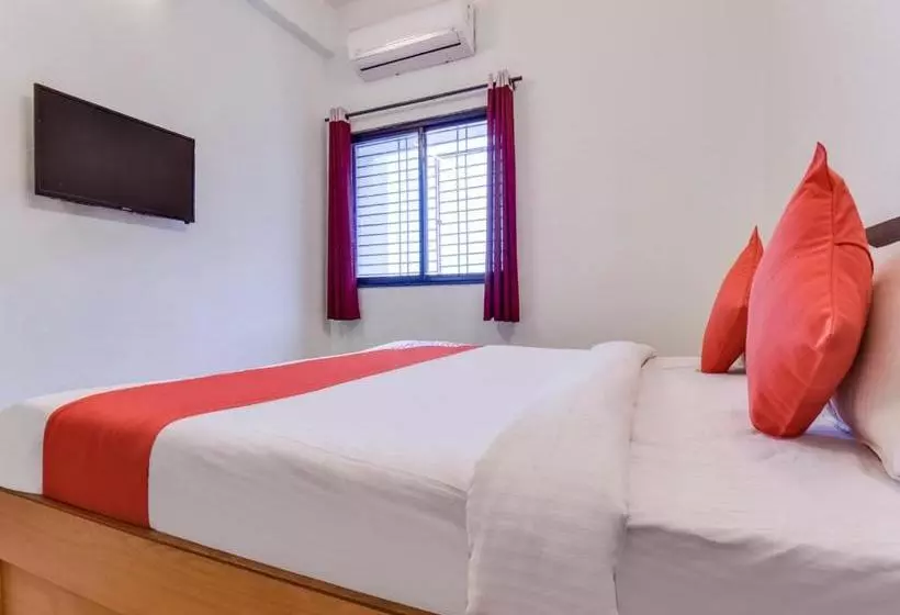 Hotelli Oyo 79163 Royal Akash Executive