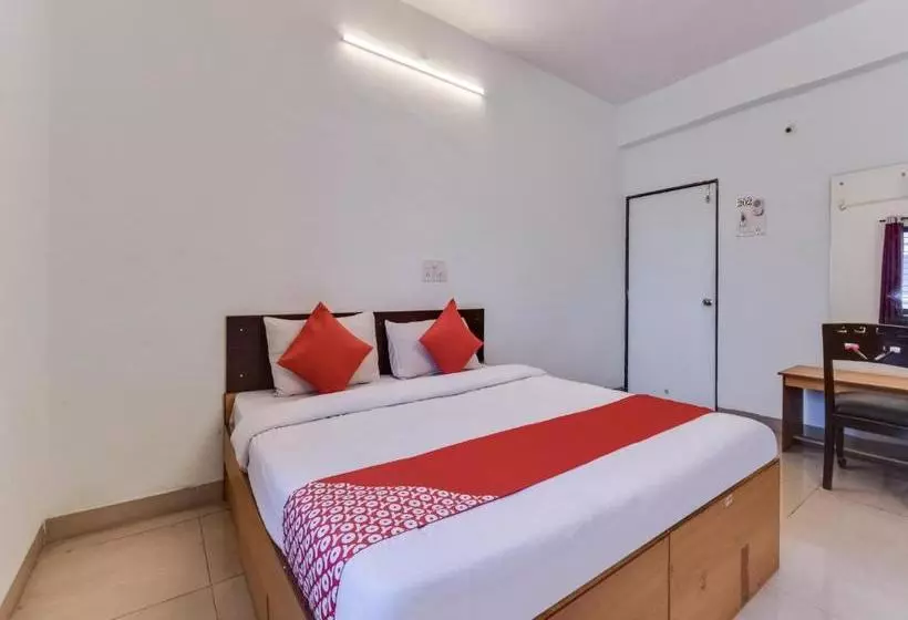 Hotelli Oyo 79163 Royal Akash Executive