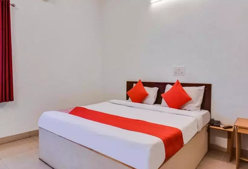Hotelli Oyo 79163 Royal Akash Executive