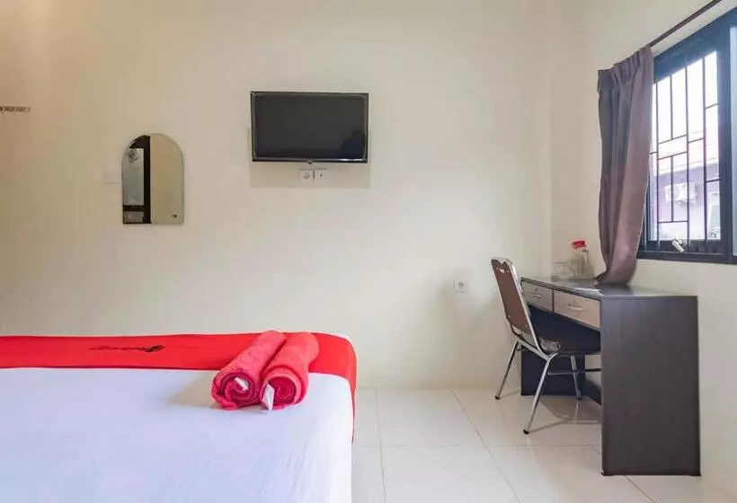 Hotelli Reddoorz Near Arka Sepinggan Airport Balikpapan