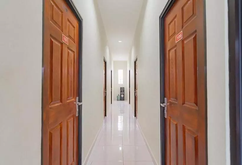 Hotelli Reddoorz Near Arka Sepinggan Airport Balikpapan