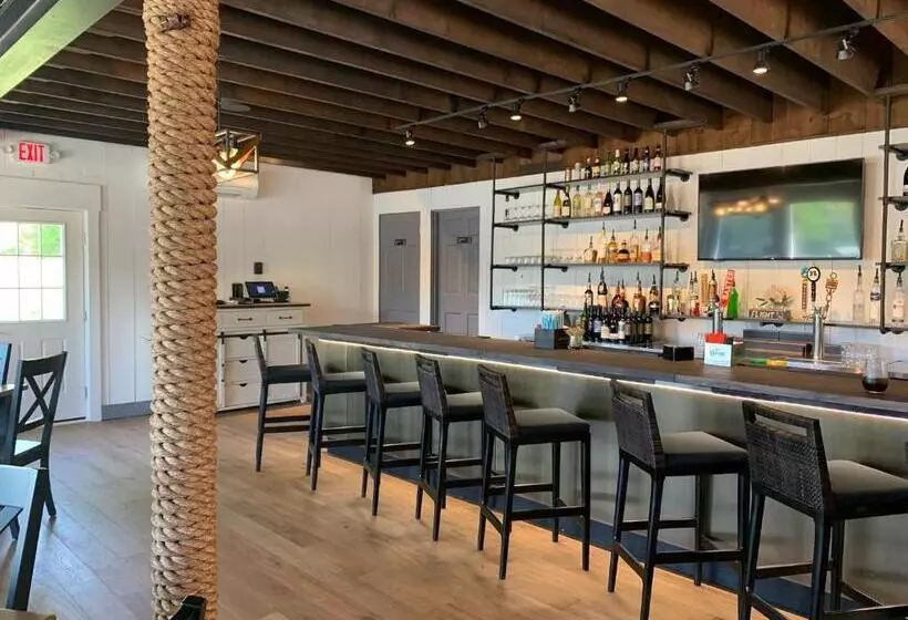 Hotelli Smuggler's Cove Inn