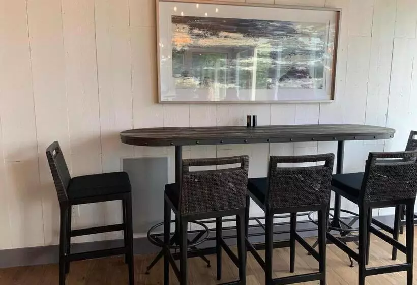 Hotelli Smuggler's Cove Inn