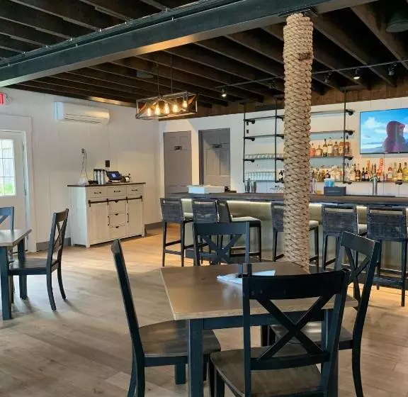 Hotelli Smuggler's Cove Inn