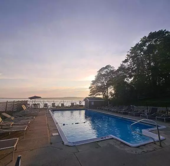 Hotelli Smuggler's Cove Inn