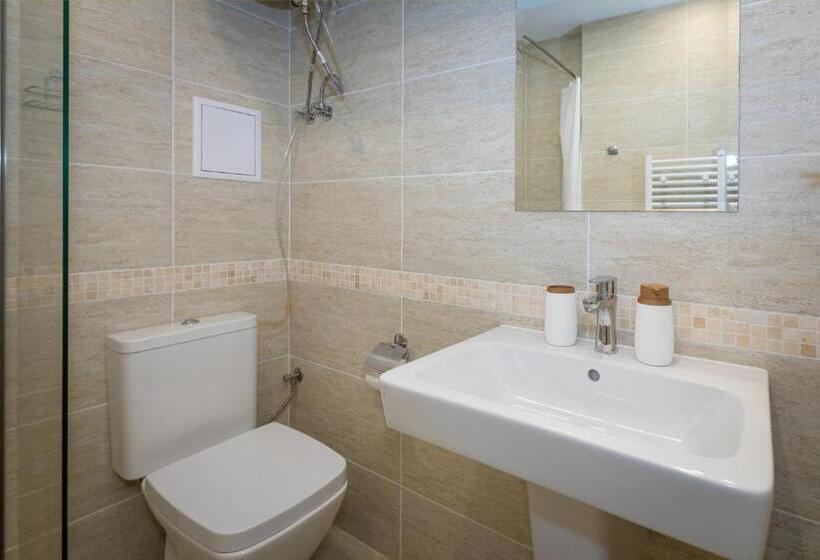 Modern And Bright Apartments Near Center   Free Parking