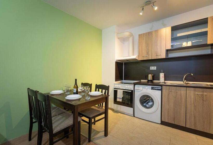 Modern And Bright Apartments Near Center   Free Parking