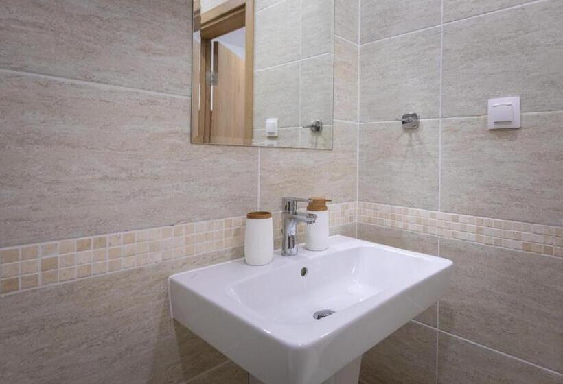 Modern And Bright Apartments Near Center   Free Parking