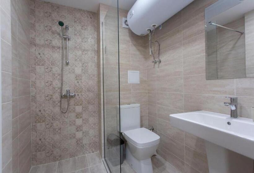 Modern And Bright Apartments Near Center   Free Parking