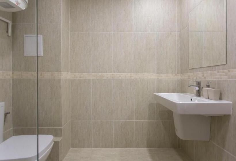 Modern And Bright Apartments Near Center   Free Parking